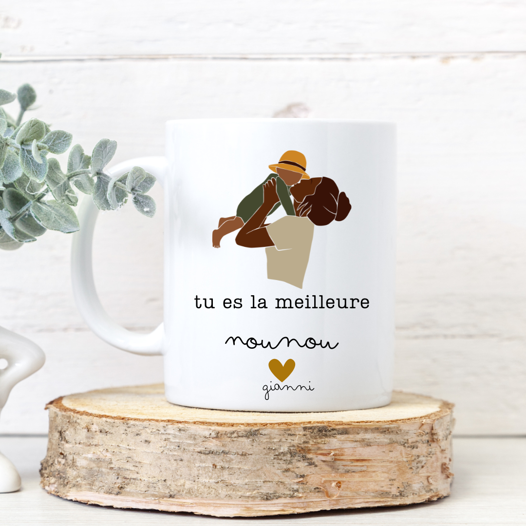 Mug "Tu es la Meilleure Nounou" présenté dans une boîte cadeau délicate ornée d’un ruban rose.