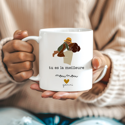 Mug "Tu es la Meilleure Nounou" présenté dans une boîte cadeau délicate ornée d’un ruban rose.