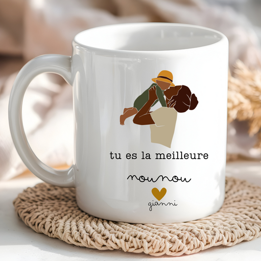 Mug "Tu es la Meilleure Nounou" présenté dans une boîte cadeau délicate ornée d’un ruban rose.