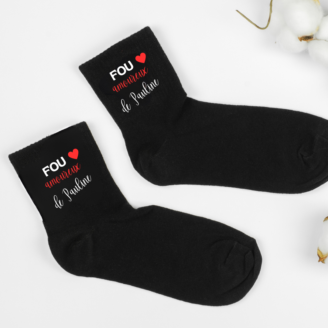 Chaussettes noires personnalisées avec l’inscription "Fou Amoureux de...", cadeau idéal pour la Saint-Valentin.