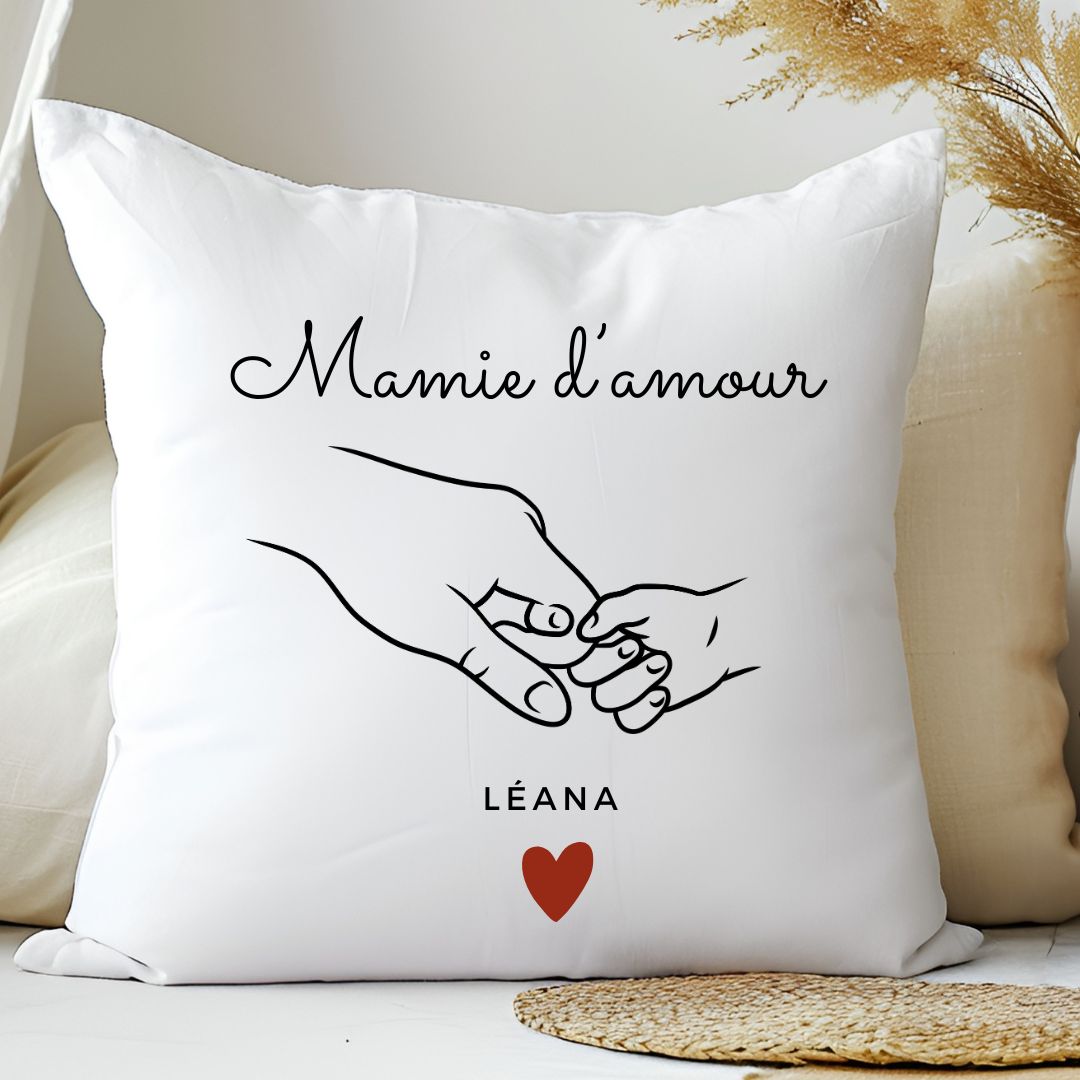 coussin personnalisé pour mamie avec le prénom de ses petits enfants