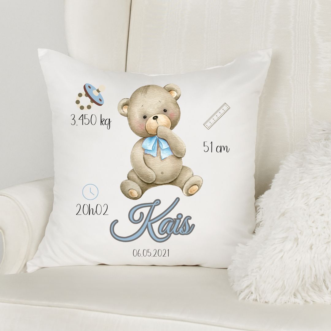 Coussin de naissance personnalisé avec thème Petit Ourson, prénom et détails de naissance.